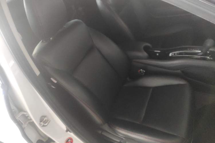 Used Honda Vezel 2017 1.5L CVT 2WD Comfort Model Right Front Seat