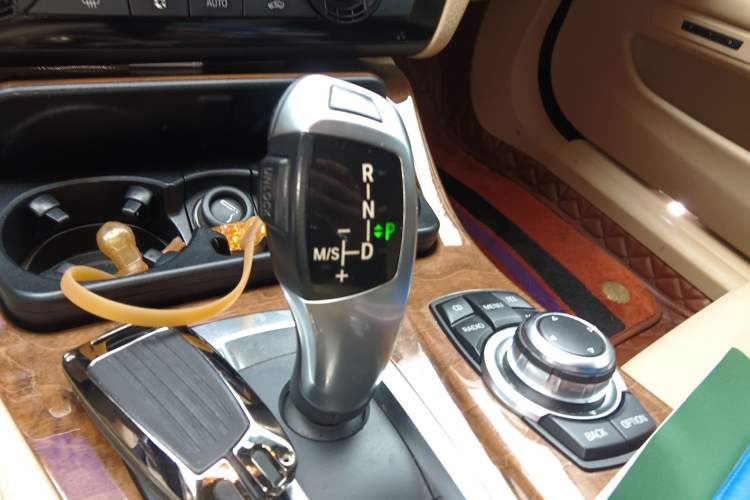 Used BMW 5 Series 2011 528Li Luxury Model Gear Lever