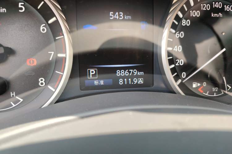 Used Infiniti Q50L 2018 2.0T Enjoyment Version China VI Standard Odometer Close Up