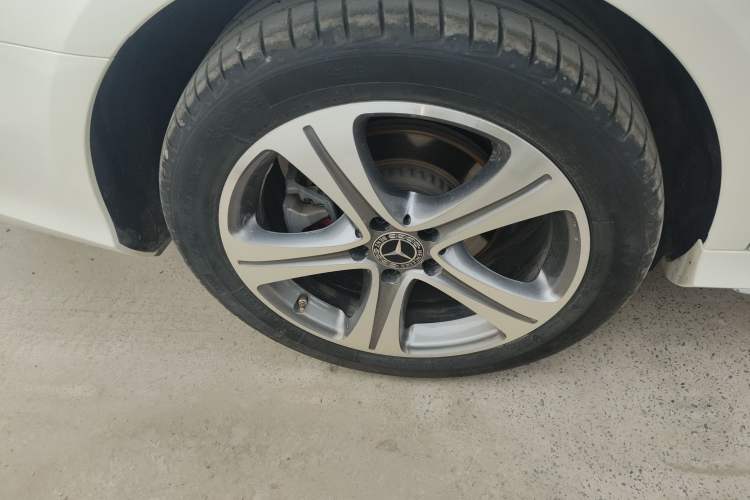 Used Mercedes-Benz E-Class 2019 E 260 L Sport Edition Right Rear Wheel Hub