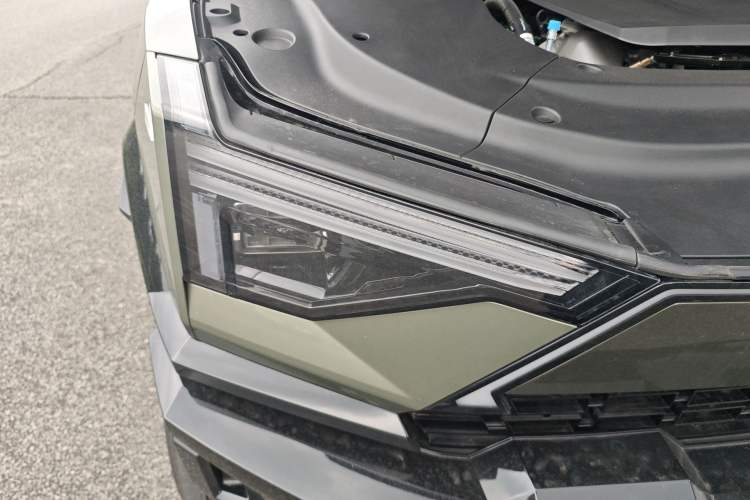 Used Brave warrior M817 2025 Model, Max+ Right Front Headlight