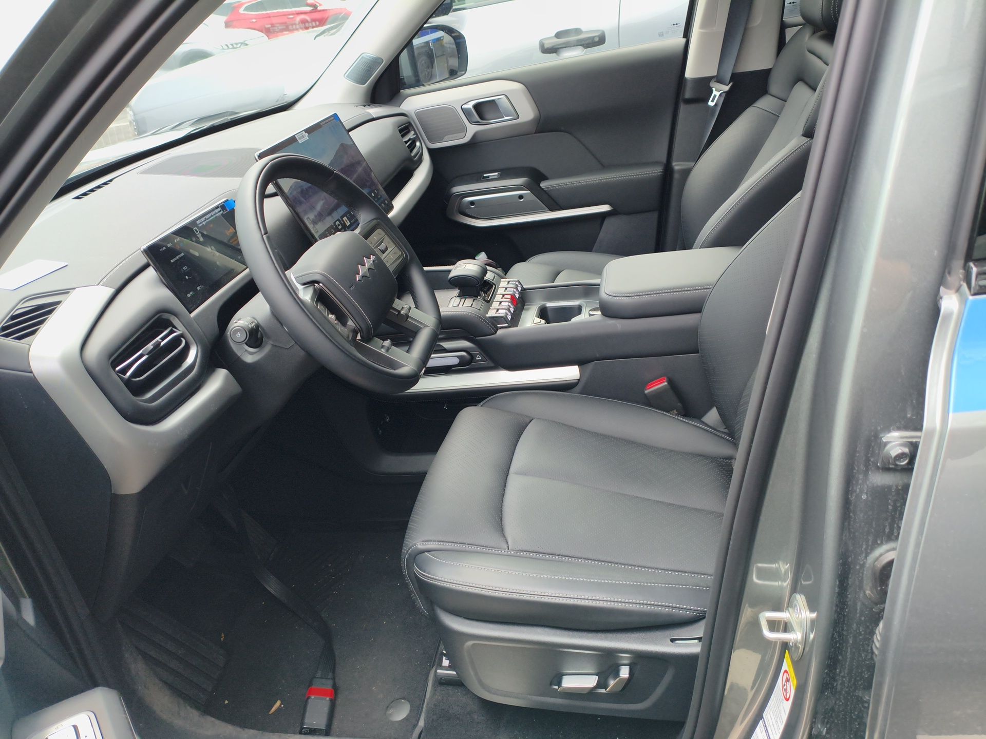 المقاعد الأمامية داخل السيارة