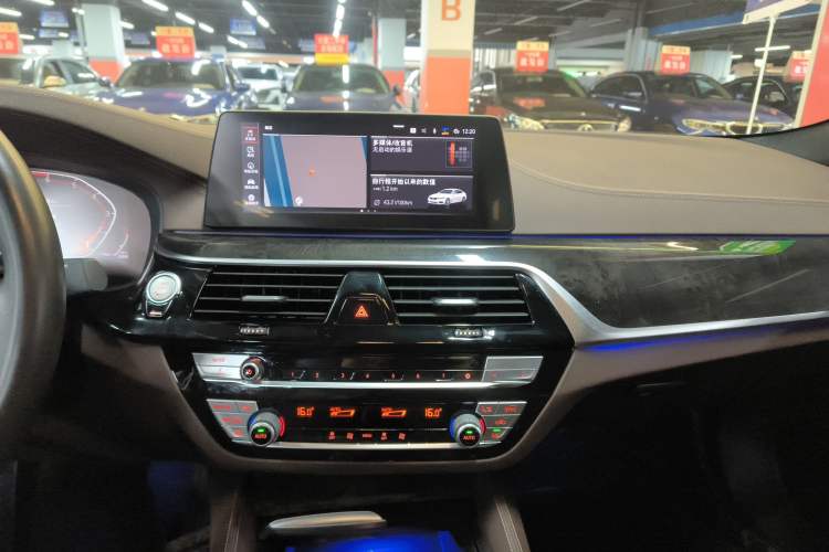 Used BMW 5 Series 2020 525Li M Sport Package Audio And AC Panel