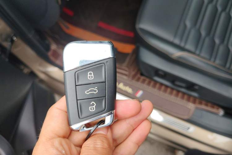 Used Volkswagen Passat 2020 Facelift 330TSI Elite Edition China VI Standard Interior 1