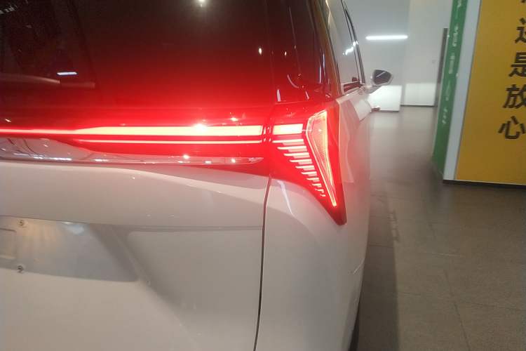 Used Buick GL8 New Energy 2024 Lu Zun Luxury Edition 7-Seater
