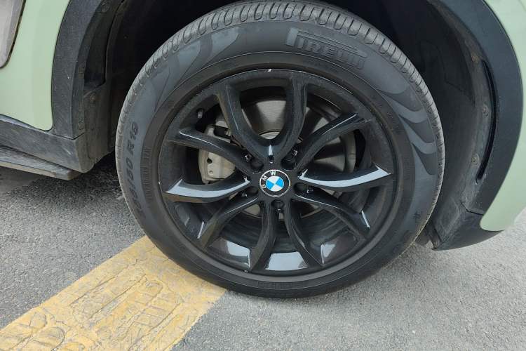 Used BMW X6 2015 xDrive28i Right Front Wheel Hub