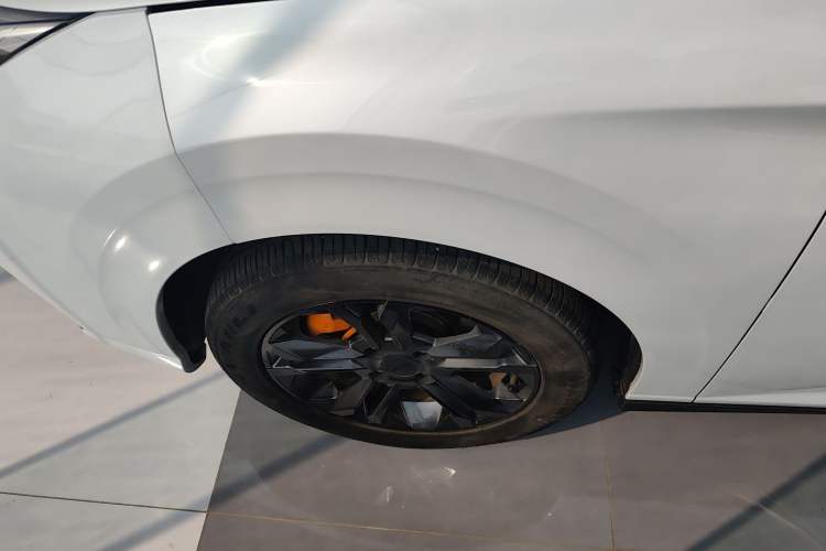 Used Dongfeng Aeolus Yixuan 2023 1.5L Automatic Glory Edition Left Front Wheel Hub