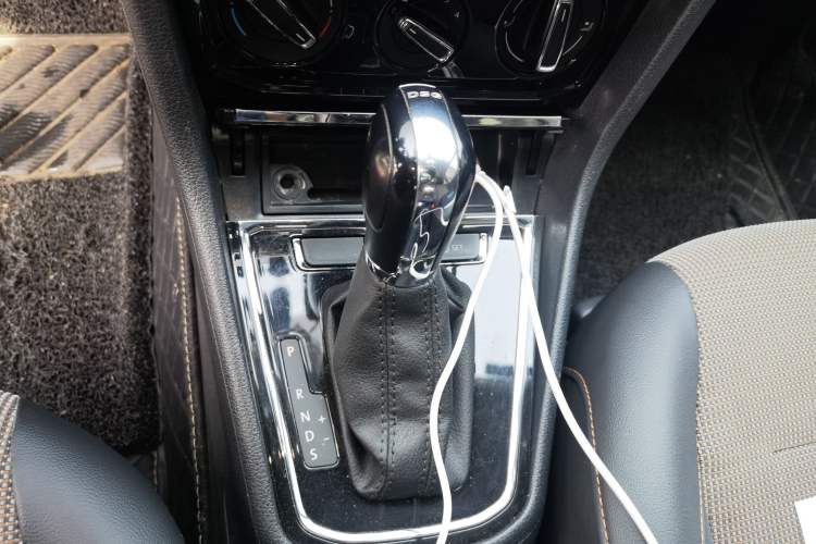 Used Volkswagen C-TREK 2018 230TSI DSG Comfort Model Gear Lever