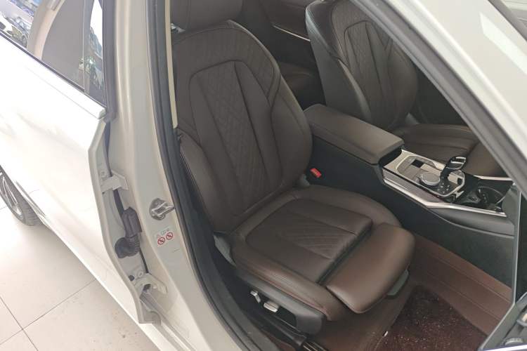 Used BMW 3 Series 2022 Restyled 320Li M Sport Package Right Front Seat