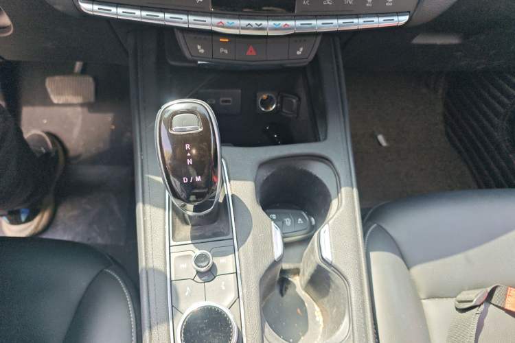 Used Cadillac XT4 2020 Revised Version 28T Two-Wheel Drive Luxury Edition Gear Lever