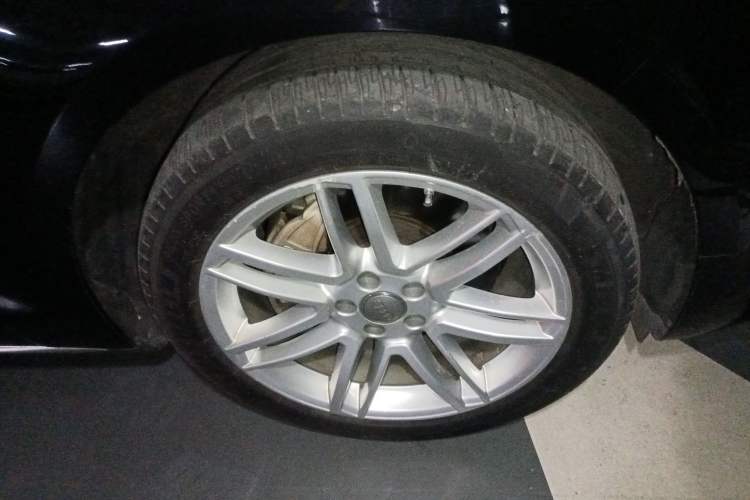 Used Audi A8 2016 A8L 45 TFSI quattro Comfort model Right Front Wheel Hub