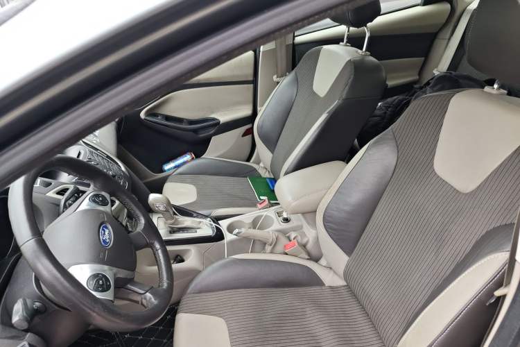 Used Ford Focus 2012 Sedan 1.6L Automatic Fashion Edition