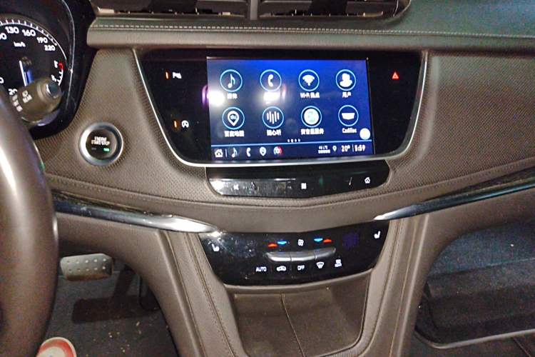 Used Cadillac XT5 2021 2.0T Two-Wheel Drive Luxury Version Audio And AC Panel