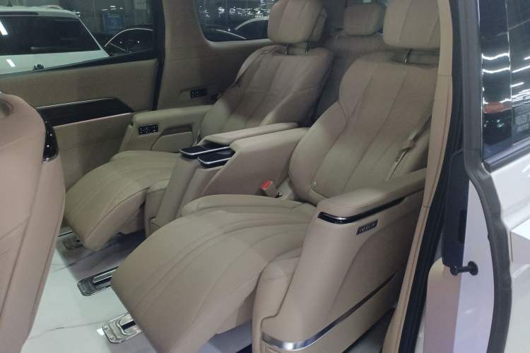 Used Buick Century 2023 2.0T Seven-Seater Yinshi Edition Left Rear Seat