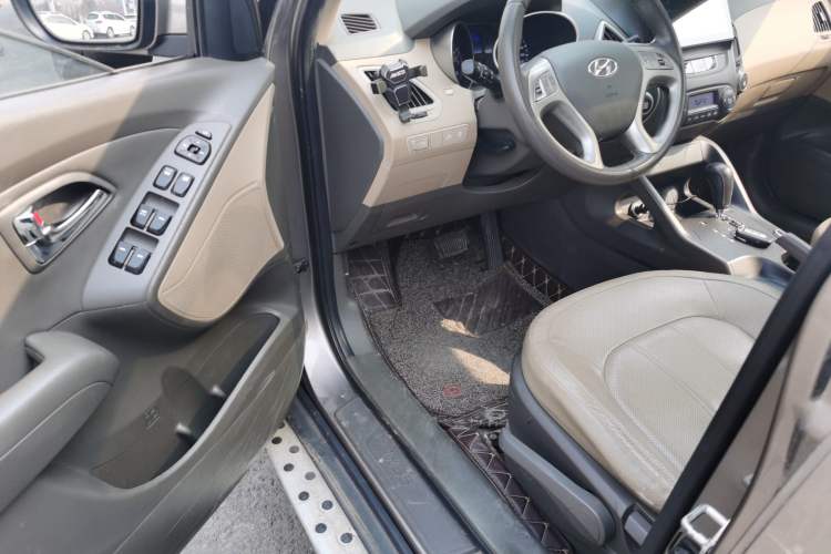 Used Hyundai ix35 2012 2.0L Automatic Two-Wheel Drive Elite Edition GLS Driver Seat