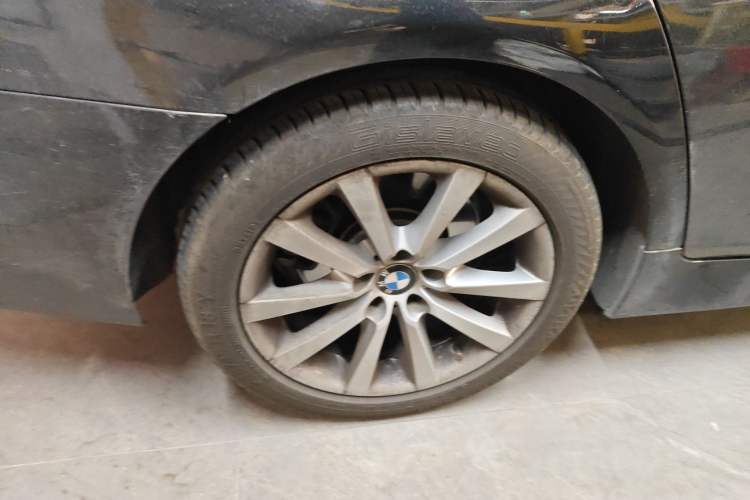 Used BMW 5 Series 2014 528Li Leading Model
