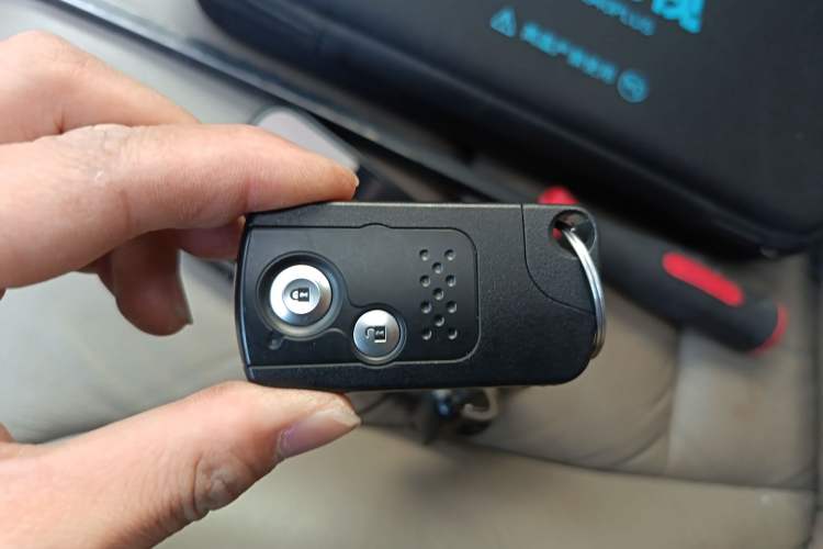 Used Honda CR-V 2013 2.4L two-wheel drive luxury version Vehicle Key