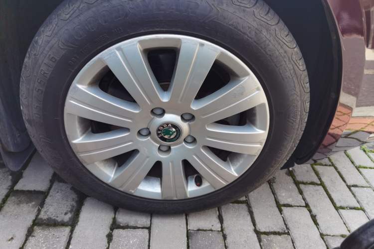 Used Skoda Superb 2009 1.8TSI Automatic Elegant Edition Right Front Wheel Hub