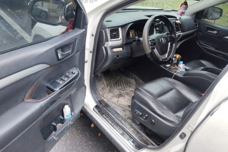 Used Toyota Highlander 2015 2.0T Four-Wheel Drive Luxury Navigation Version with 7 Seats
