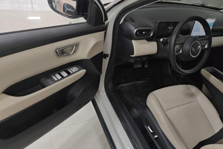 Used Wuling Bingo PLUS 2024 510 km Range 5-Seater Version Driver Seat