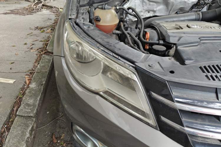 Used Volkswagen Tiguan 2010 1.8 TSI Automatic Two-Wheel Drive Urban Edition Right Front Headlight