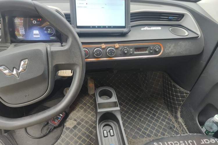 Used Wuling Hongguang MINIEV 2021 Macaron Sandwich Model 120 km Lithium Iron Phosphate Audio And AC Panel