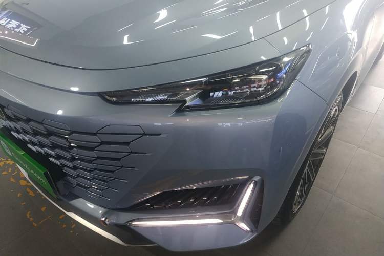 Used Changan UNI-K 2023 2.0T Two-Wheel Drive Yue Ling Trim
