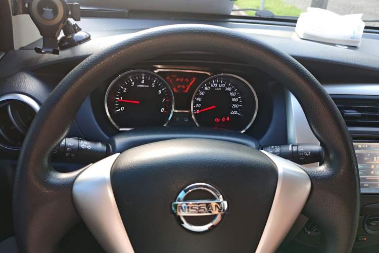 Used Nissan Livina 2015 1.6XL Manual Luxury Edition
