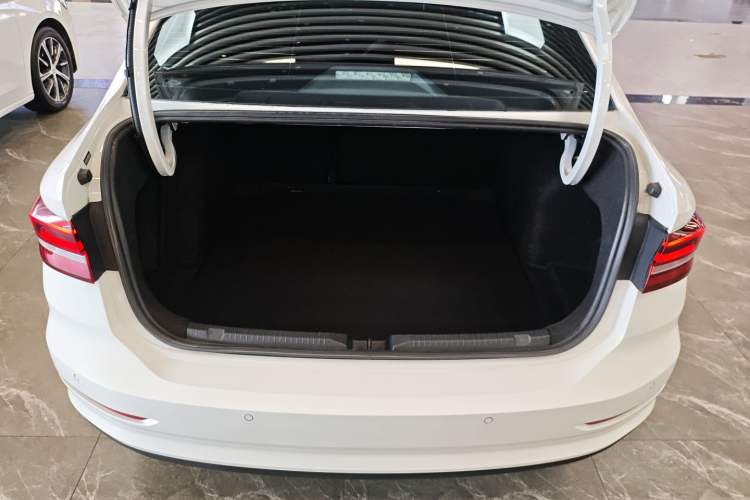 Used Volkswagen Lavida 2022 1.5L Automatic Fashion Edition Trunk