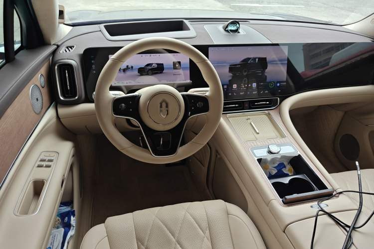 Used Hima AITO M9 2024 Range-Extended Ultra Version 42 kWh 6-Seater Model Steering Wheel