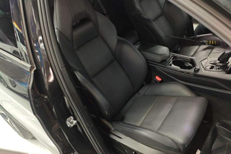 Used Lynk & Co 01 EM-P 2022 1.5TD PHEV Plus Right Front Seat