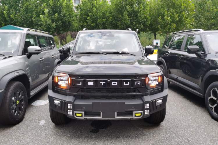 Used JETOUR Traveler C-DM 2025 206km XWD Extended-Length 7-Seater