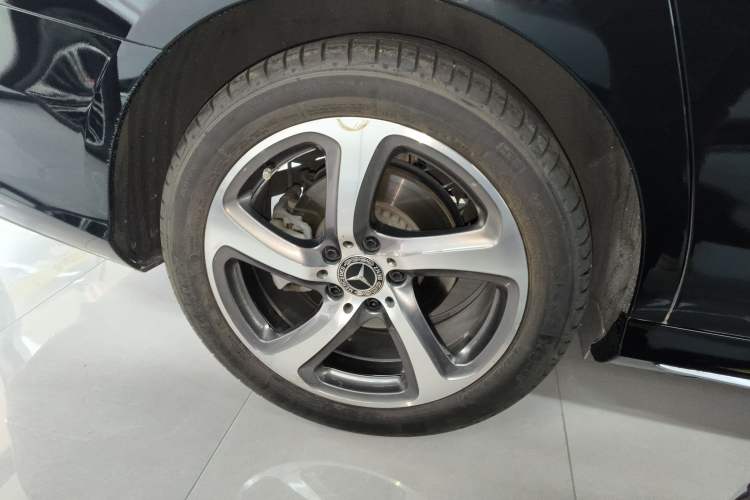 Used Mercedes-Benz E-Class 2019 E 300 L Sporty and Stylish Model
