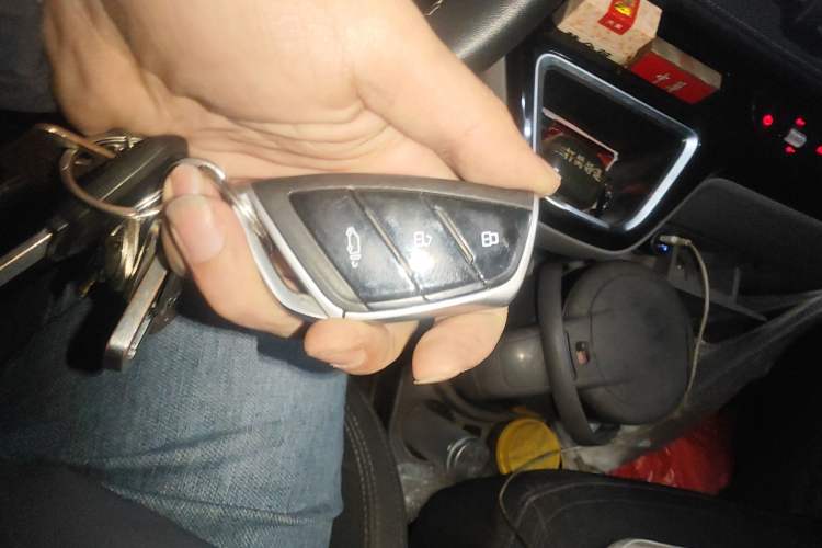 Used SAIC MAXUS Xintu V70 2023 2.0T Elite Edition Automatic Short Wheelbase Low Roof – 5/6 Seats
