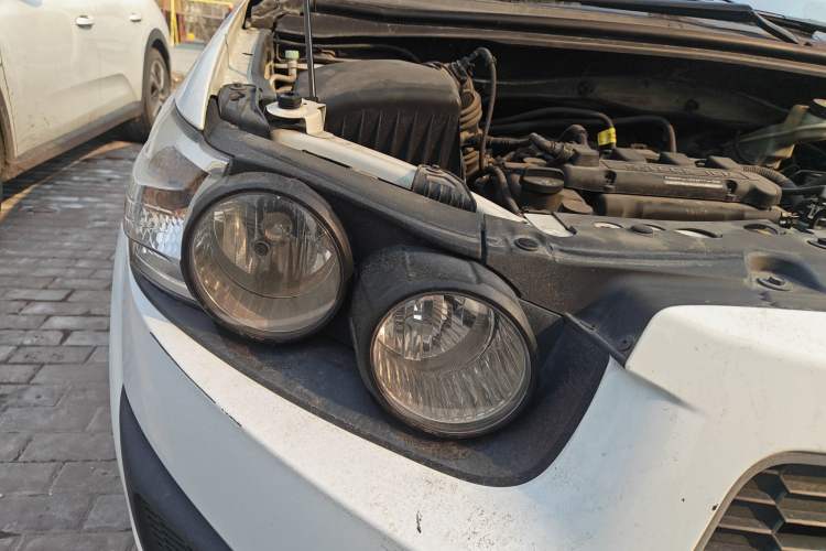 Used Chevrolet Aveo Sonic 2011 Sedan 1.4L MT SL