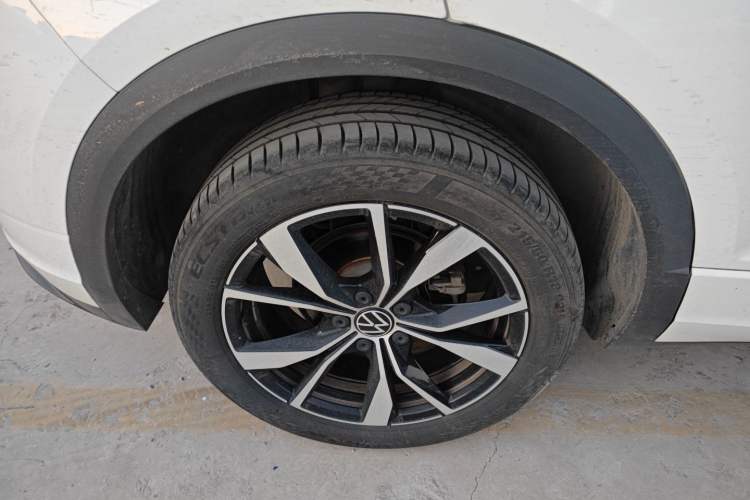Used Volkswagen T-ROC 2025 300TSI DSG Two-Wheel Drive Chen Guang Edition Right Rear Wheel Hub