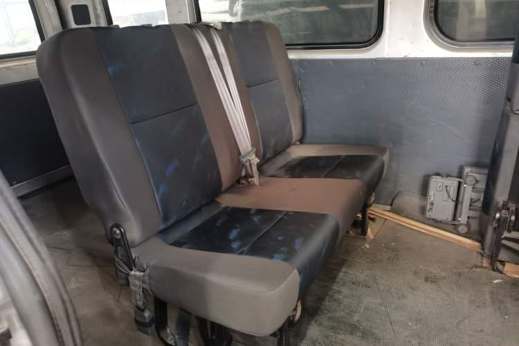 Used Dongfeng Yufeng 2023 V9+ 2.0T Manual Front-Drive Multi-Function Mid-Roof High-Roof 7/8/9-Seater
