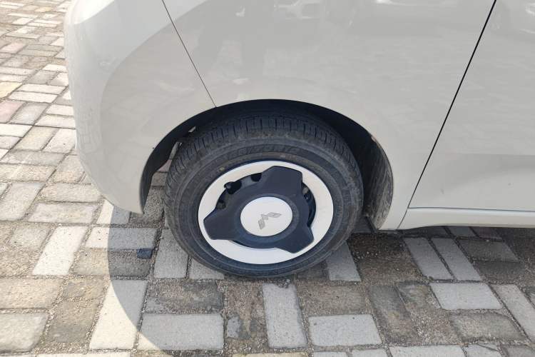 Used Wuling Hongguang MINIEV 2024 3rd Generation 215km Youth Edition Left Front Wheel Hub