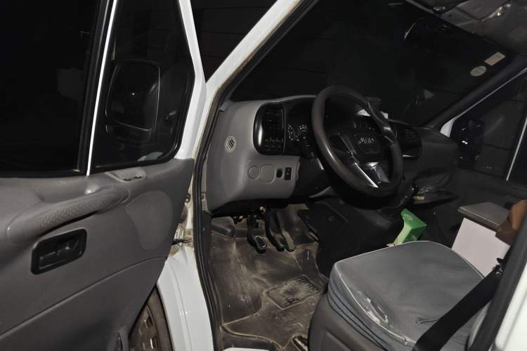 Used JMC Transit 2019 2.8T Commercial Version Long Wheelbase High Roof 6-Seater Rear Single Tire China VI Emission Standard – JX493
