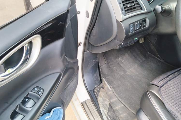 Used Nissan Sylphy 2019 1.6XV CVT Smart Connect Luxury Edition China VI Standard Driver Seat