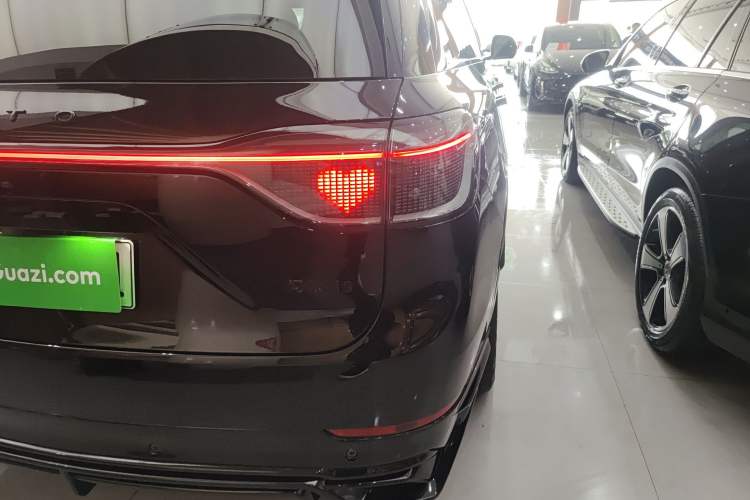Used Hima AITO M9 2025 Extended-Range Ultra Version 52 kWh 6-Seater Right Rear Taillight