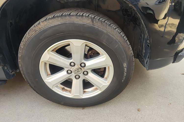 Used Toyota Highlander 2012 2.7L Two-Wheel Drive 7-Seater Elite Edition Right Front Wheel Hub