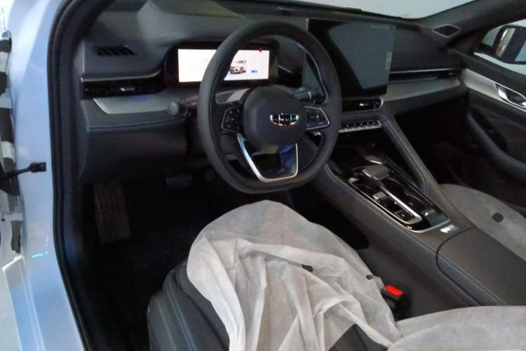 Used Geely Auto Preface 2026 Model Oriental Yao 1.5TD Fuyao Edition Center Console