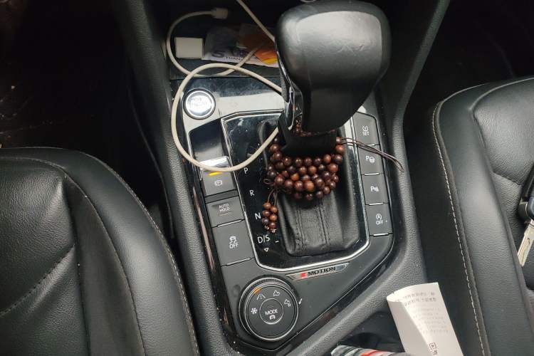 Used Volkswagen Tiguan L 2017 380TSI Automatic All-Wheel-Drive Luxury Edition Gear Lever