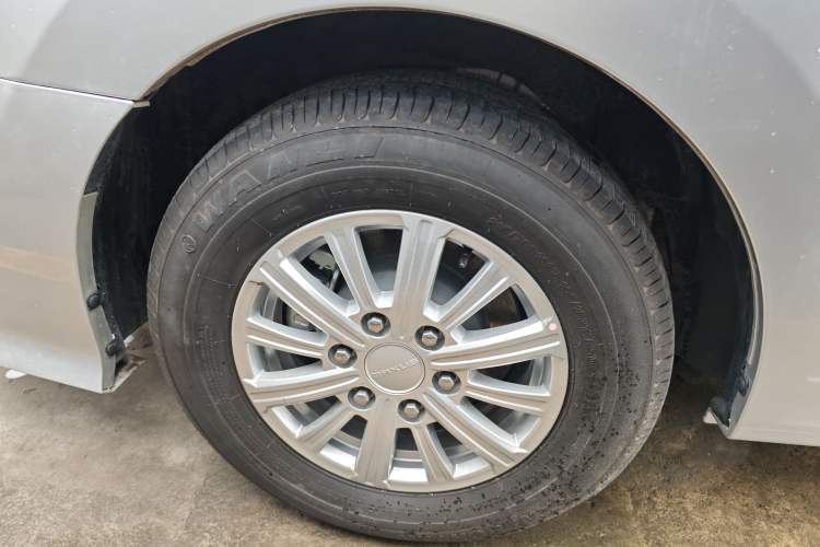 Used SAIC MAXUS G10 2024 2.0L Manual Multi-Function Travel Version CNG 7-Seater