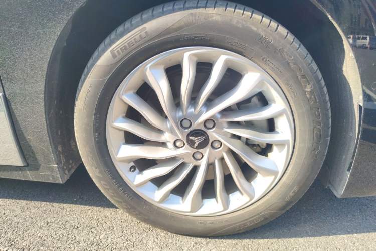 Used VOYAH Dream 2022 0-Carbon Edition Home+ Range Package 605 km Right Front Wheel Hub