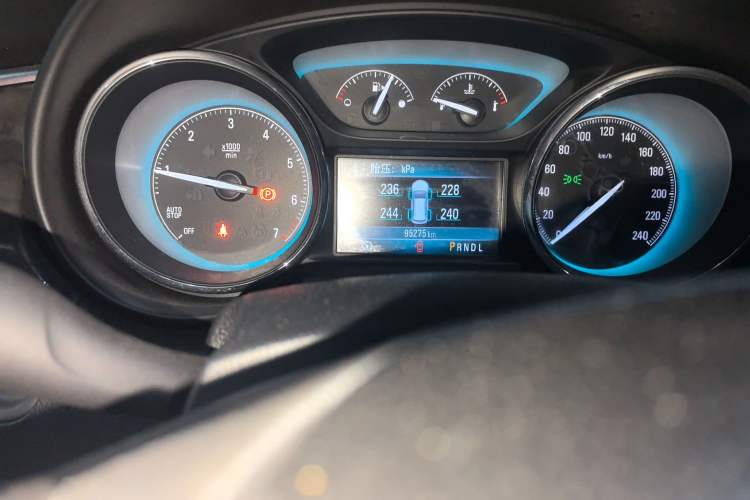 Used Buick Envision 2016 20T Two-Wheel-Drive Elite Model Odometer Close Up