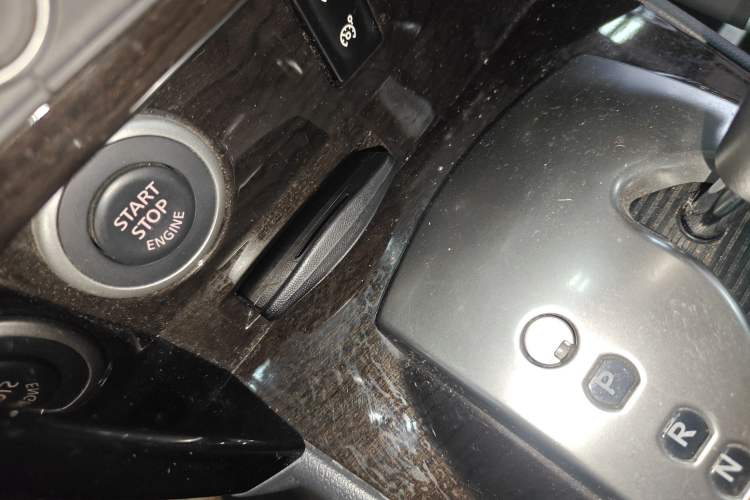 Used Renault Koleos 2014 Revised Version 2.5L Two-Wheel Drive Comfort Edition Interior 1