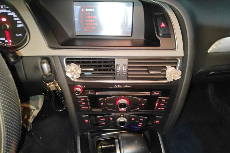 Used Audi A4L 2016 30 TFSI Collector's Edition Automatic Comfort Model Audio And AC Panel