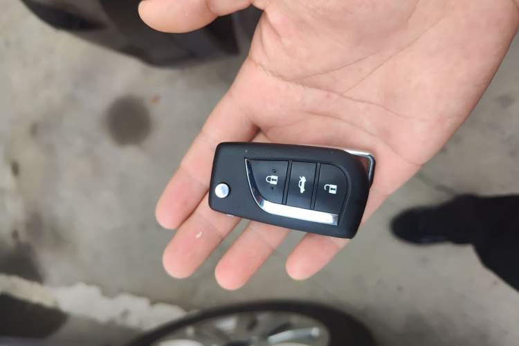 Used Toyota Highlander 2015 2.0T Four-Wheel Drive Elite Edition 7-Seater Vehicle Key